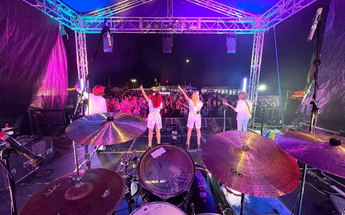 Leon Cymbals artist performing live